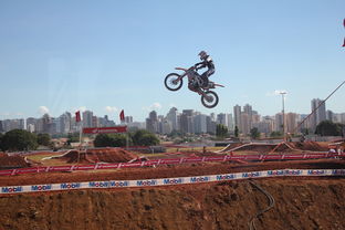 华体会app-“武汉马拉松赛:从起点到终点,挑战极限!”